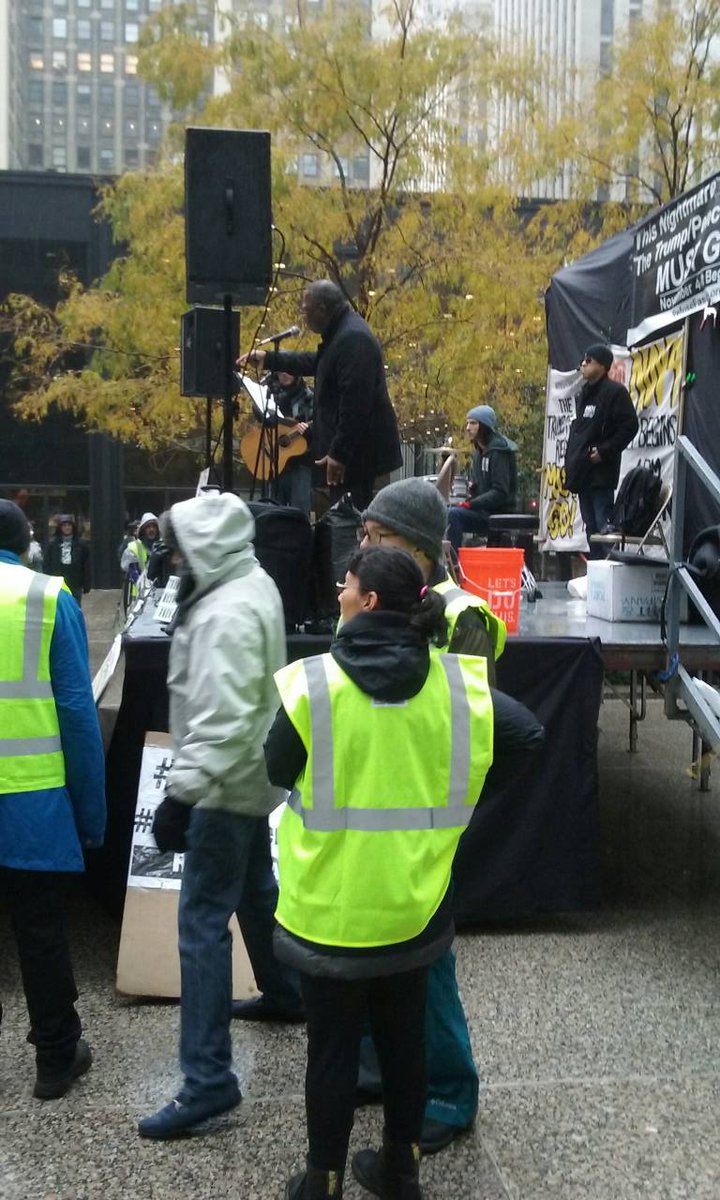 View image on Twitter