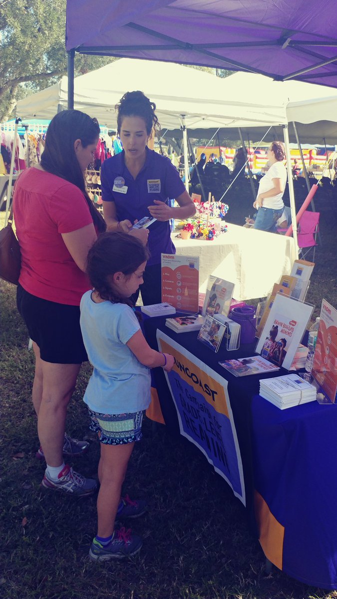 marybutlerabcd's tweet photo. @LeerPara3ro @joinvroom sharing @SuncoastCGLR at Harvest Fall Festival. #EverydayHeroFL #GLRReading https://t.co/rfaS3dN81w