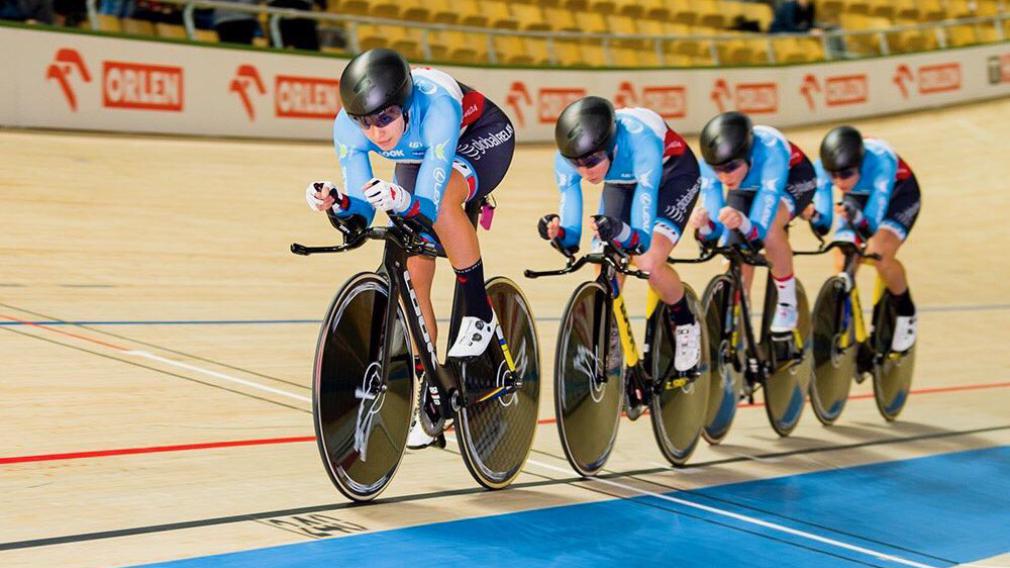#TeamCanada races to a silver at #TissotUCITrackWC. 🚴‍♀️🥈 bit.ly/2hcXd9u