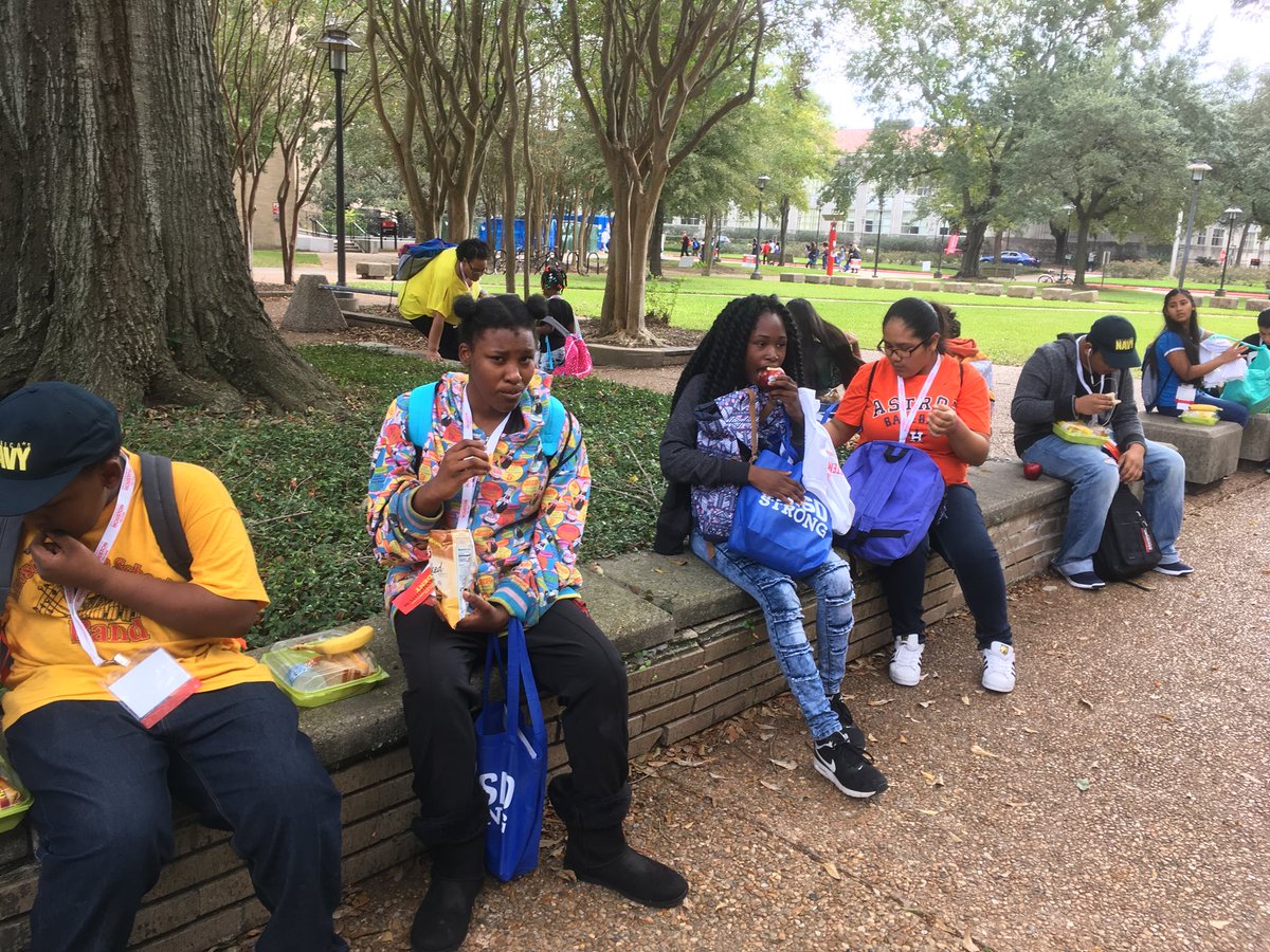 mscantumath's tweet photo. @LawsonMS_HISD students enjoy lunch @UHouston after an exciting STEM Symposium https://t.co/BSpELd2I4Q