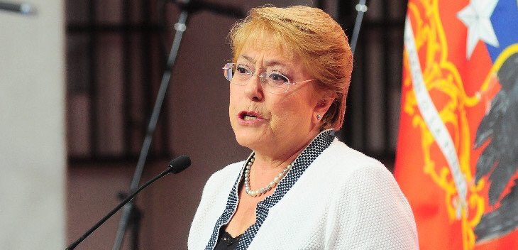Bachelet de visita en Los Ríos: “Piñera tiene la pichula chica”