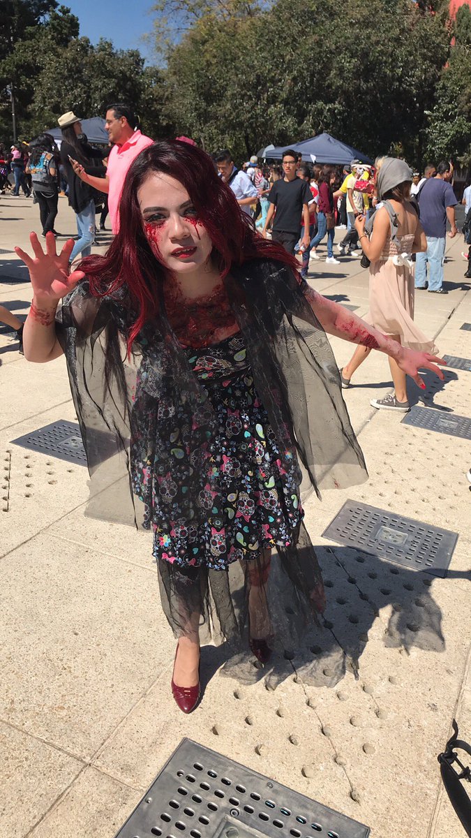 davidpuma's tweet photo. Ya estoy en @MarchaZombieMx lancense aún tienen una hora y pico pa llegar #marchazombie #marchazombiemx #marchazombie2017 #zombiewalk https://t.co/tIasIJEohI