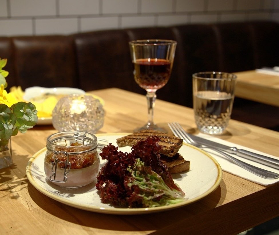 Bu pazar günü özel bir etkinlik için kapalıyız. Pazartesi görüşmek üzere!