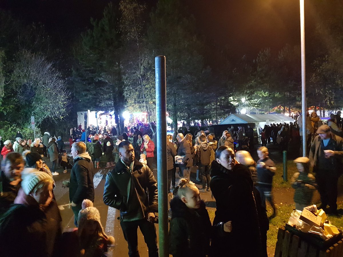 StephenHReid's tweet photo. 5000 people at Hatch Warren fireworks. Great community event. Well done Community Association committee. https://t.co/Ug4og1EnQ8