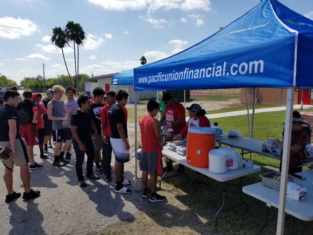 Duilio_Cabrera's tweet photo. Awesome time helping @fredaction77 who sponsored lunch for the @hcfb_official through #PacificUnionFinancial #CSND https://t.co/Sbi19nM0su https://t.co/V333u5Jhd2