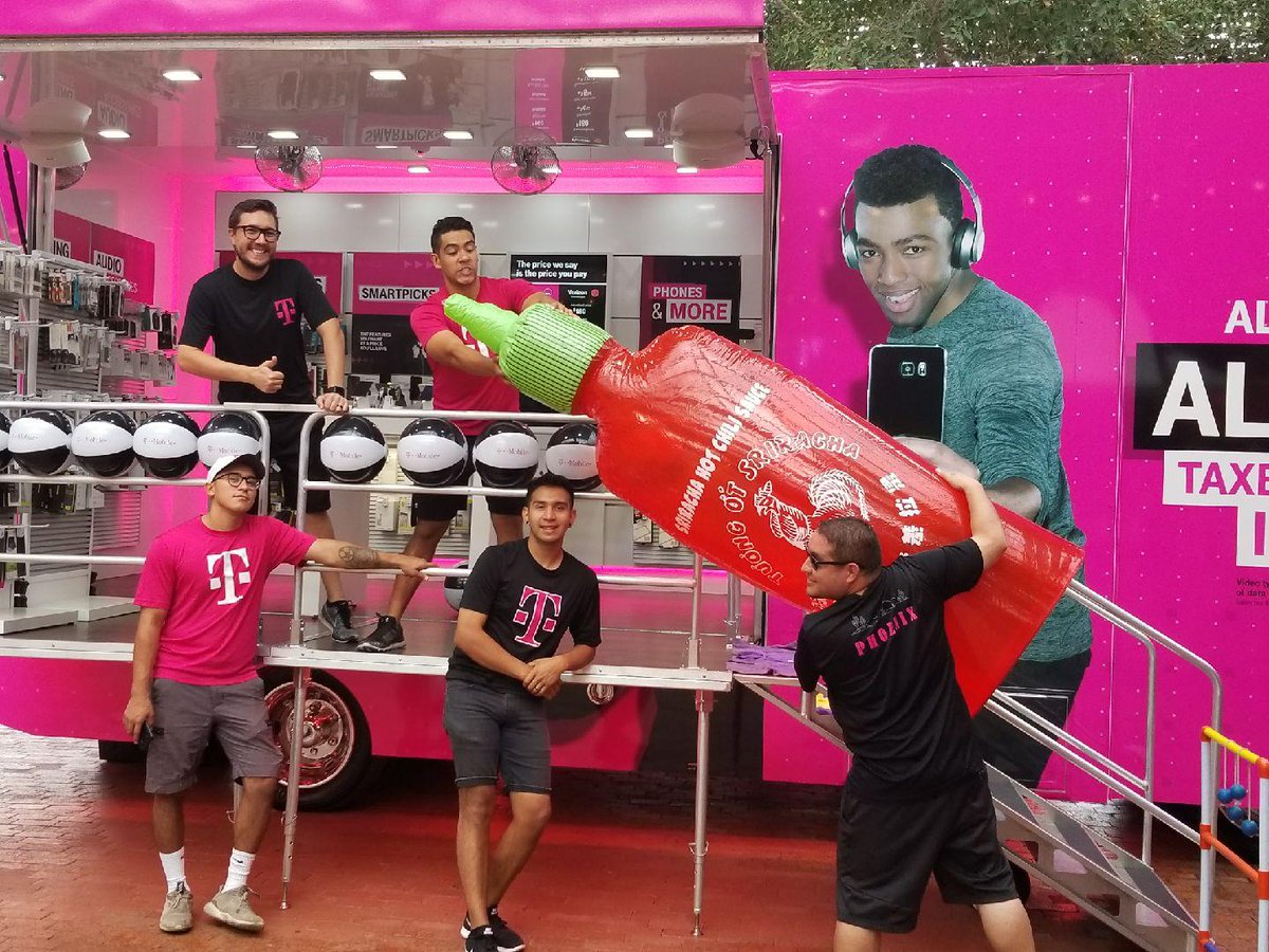 That_AzHeat's tweet image. Rain or shine when #Sriracha is involved @MagentaFleetAZ will #BeThere!! @SrirachaFestiv is #SpicingUp #AllDaynNight! Can I keep this?!? 🔥🌶️