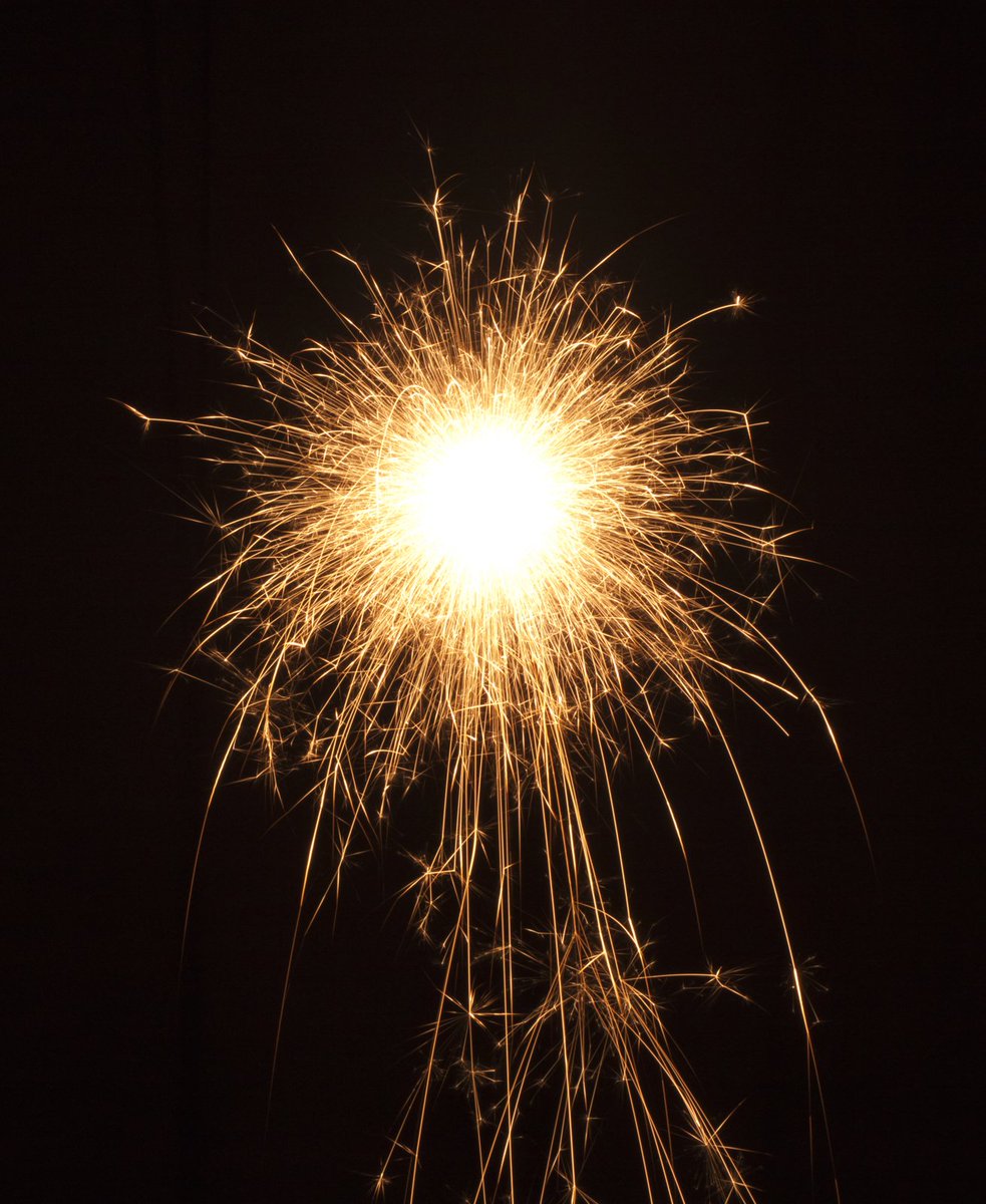WYFRS's tweet photo. Having your own bonfire tonight? Keep it small, managable and away from houses,garages, trees &amp; anything else which could catch fire! 🎆🏠 https://t.co/lcuWZxuZ5u