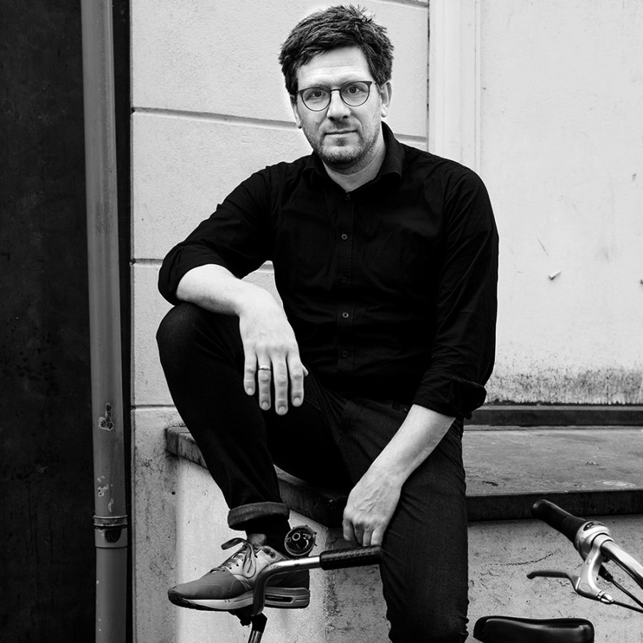 TheFutureEvent's tweet image. Coming up...Adrian Newey (Future) Chris Nurko (Studio) &amp;amp; Pepijn Zurburg (Vision) @FutureBrand @WhatDesignCanDo @redbullracing #thefuture17