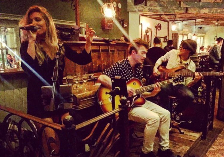 Tonight we are at the @thebotanistuk from 9-12pm plus with the fab <a href="/joereeve/">Joe Reeve</a> 👏💋🥂🎤🎸🎷 <a href="/GenreMusicLtd/">Genre Music</a>