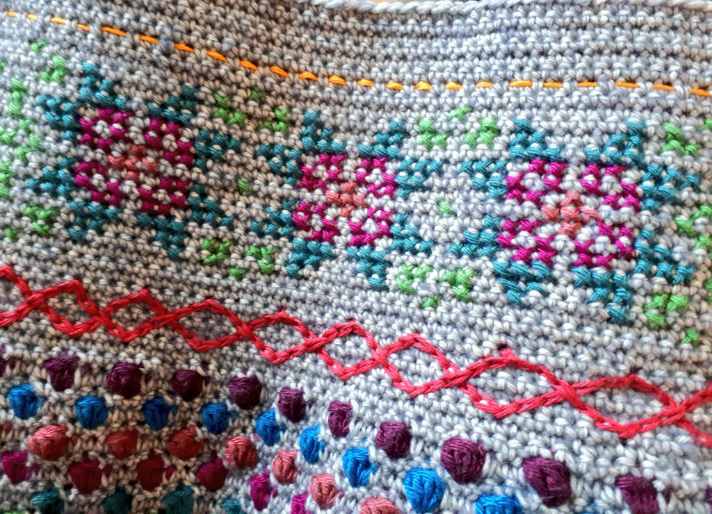 Natculley's tweet photo. Enjoying my #saturday crafting afternoon 💛 project progress so far! #crochet #embroidery #craft #hygge #CAL2017 https://t.co/NvYXirOgpI