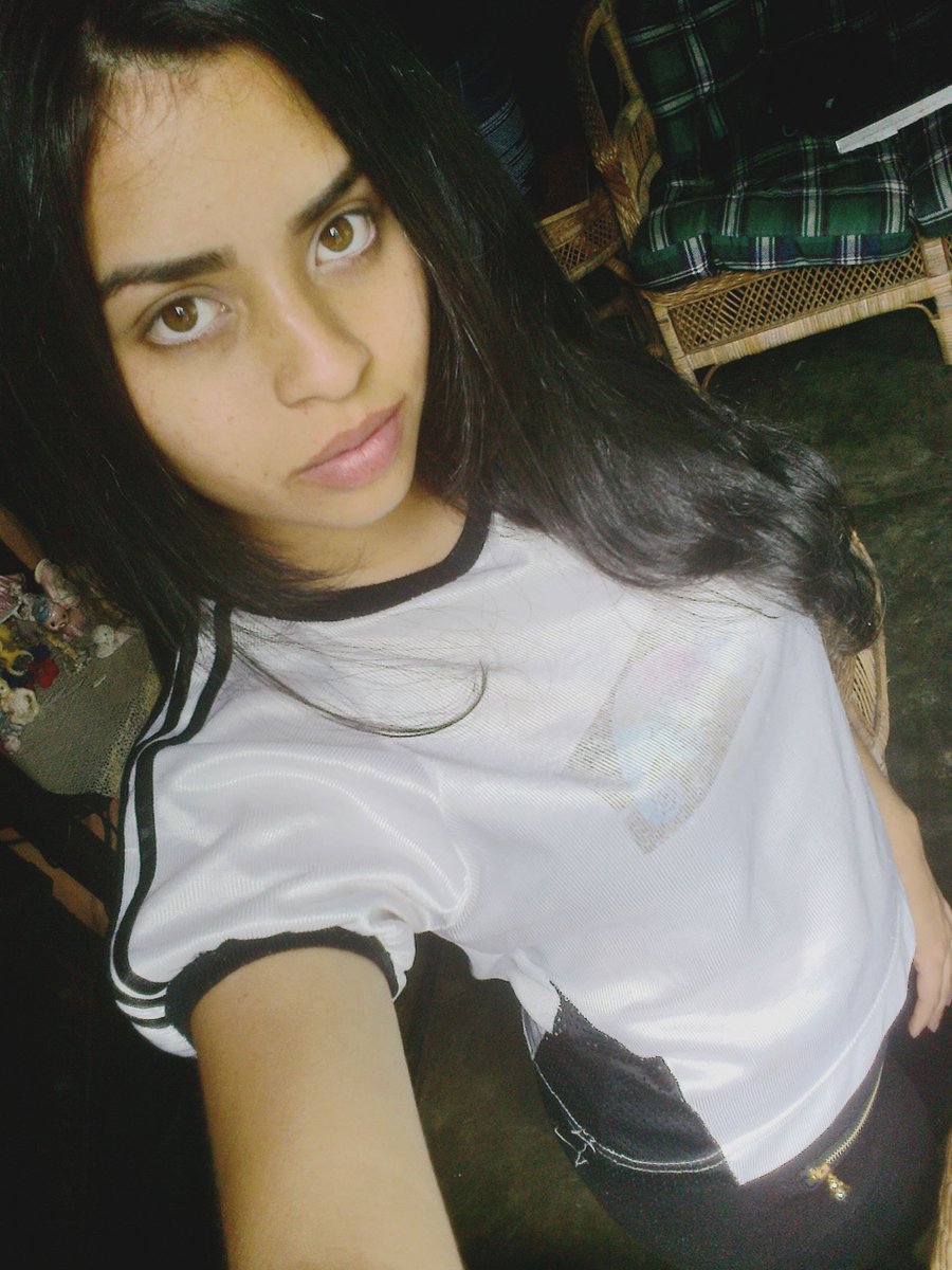 MariaGomzz's tweet photo. un poquito de seriedad😂😈 https://t.co/cOiw07A9o4