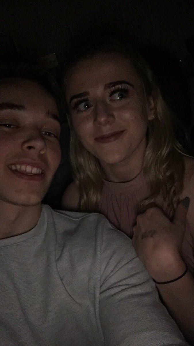 SamBroadhead_'s tweet photo. @niamhsedgwick happy birthday!! Have a great day 🎉🎉🔞xx https://t.co/8OxKUpmwgE