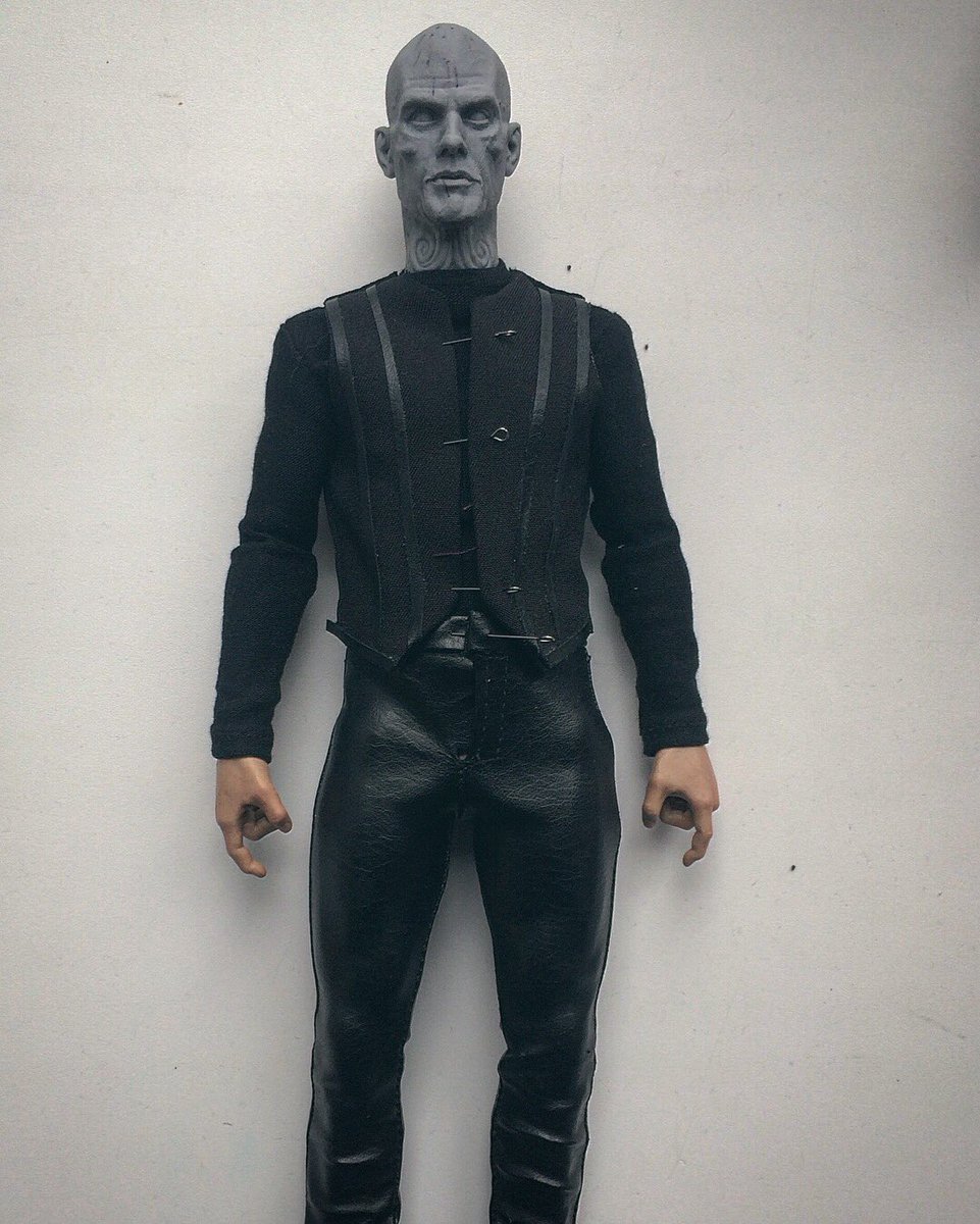 lexluter91's tweet photo. The clothes of Mr. Quinlan in process. https://t.co/gtTaCFMWVg