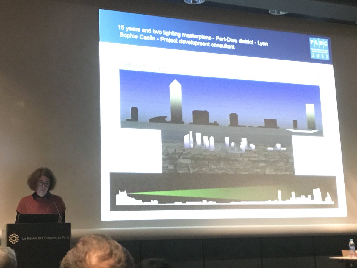 ActeLum's tweet photo. #PLDC2017 @SophieCaclin compare 2 versions of same district @Lyon #PartDieu 👌🏼#LightingMasterPlan
V1=>2000 @lea_lighting
V2=>2013 agenceON https://t.co/fZbzXCgSTL