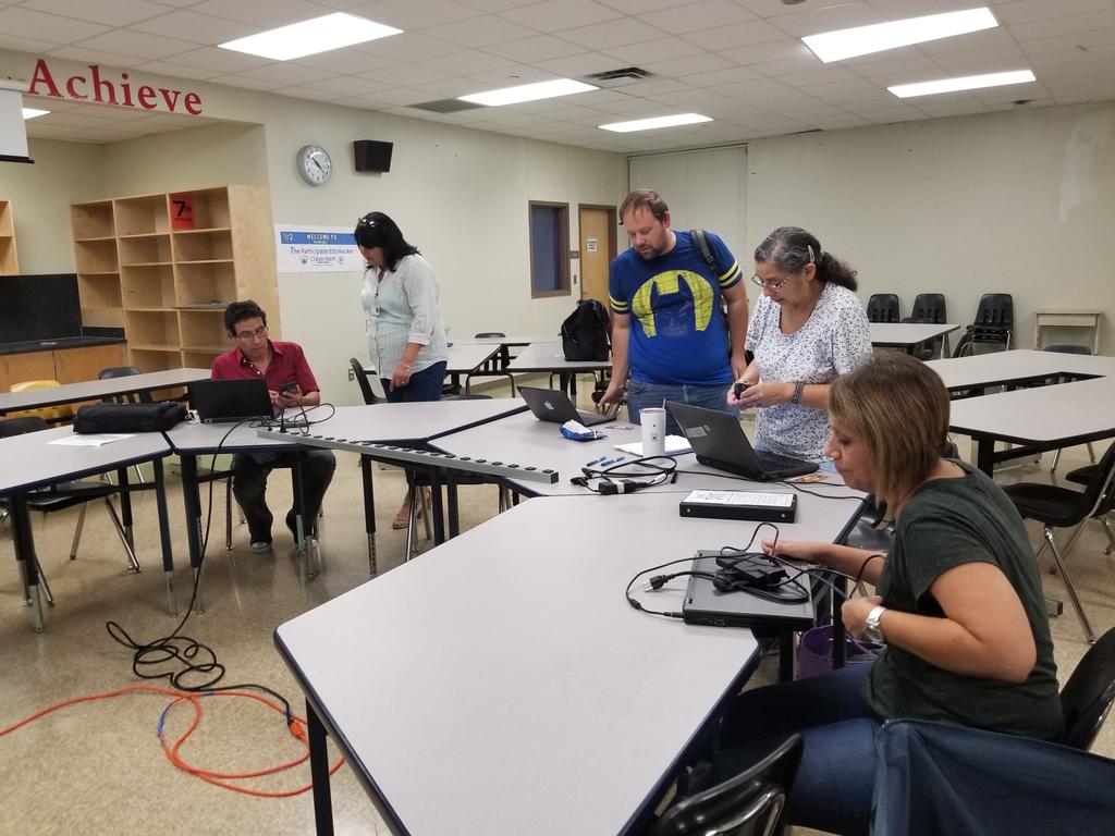 AskErikaA's tweet photo. Great learning in Remind 101 session!! #SWTL2 #ParticipateChats #HackLearning https://t.co/BhowTTkRnJ