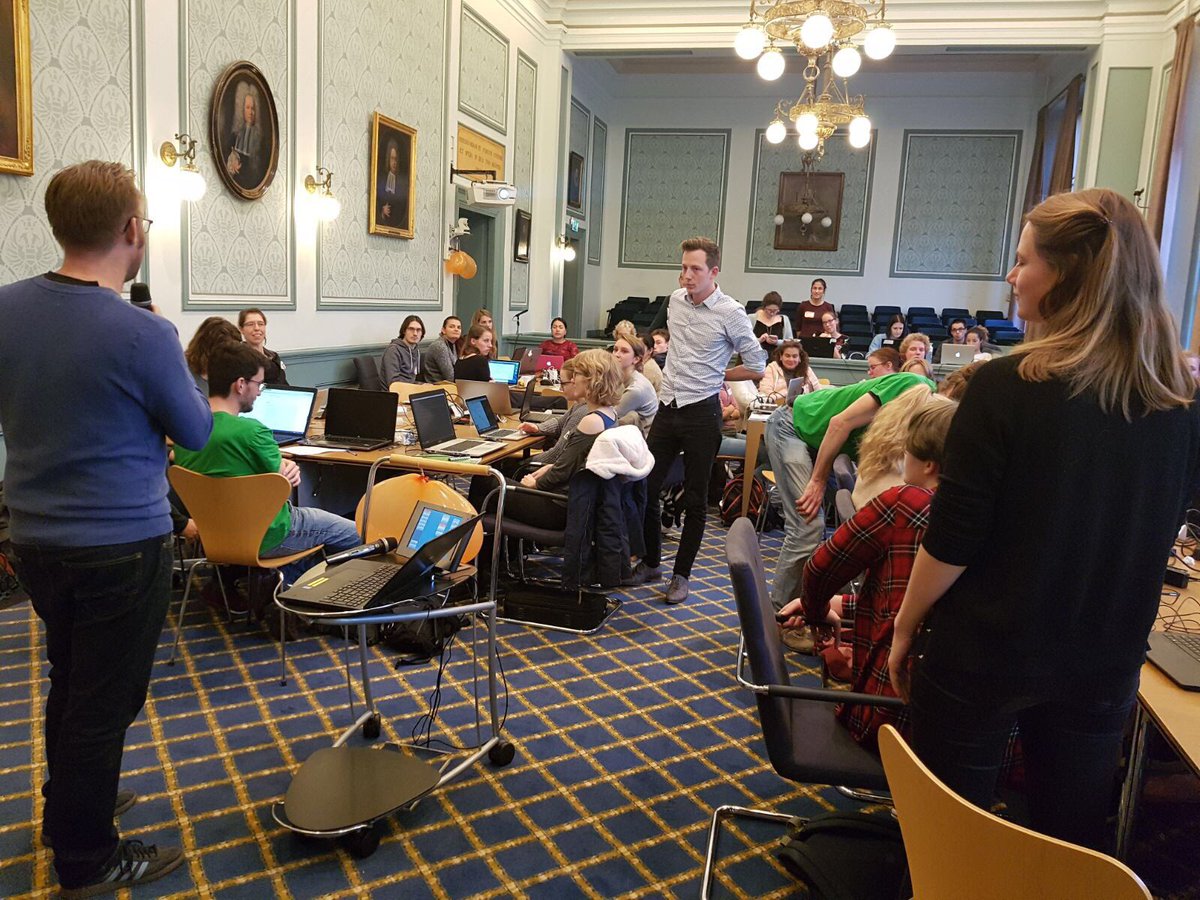 Wat een fantastische dag!! <a href="/rjekker/">Reindert-Jan Ekker (@codesensei@fosstodon.org)</a> sluit de dag af! In het midden: Laurence, coach van het eerste uur, alle 7 edities er bij!! Chapeau!!