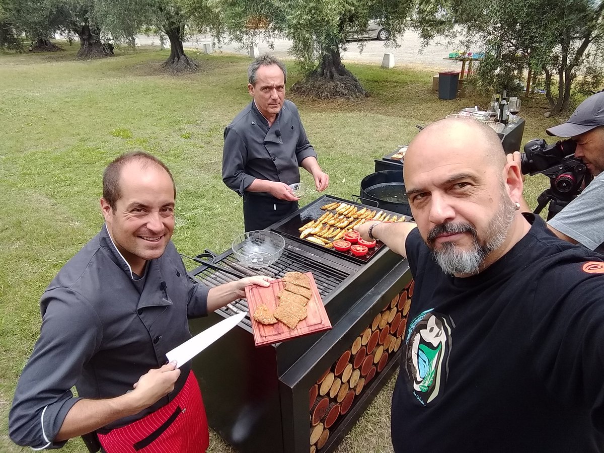 Grabando #MundoMillan en <a href="/OlivicolaLaur/">Laur Olivicola</a> con <a href="/Flavioeglez/">Flavio Eglez</a>