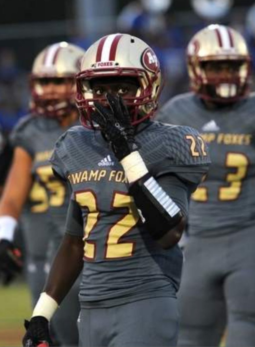 rodney_oldham22's tweet photo. I can honestly say these last 4 years playing football have been the best of my life. Sad to see it all end but I'll always be a Swampfox 🦊! https://t.co/dWLAuaVLX5