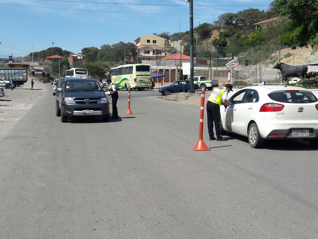 ricarsilva5's tweet photo. Personal @CTEcuador  en activación en el sector de Ramal de Santa Isabel.  Enfocados al respeto de las señales de tránsito. https://t.co/pNoPMq9jND