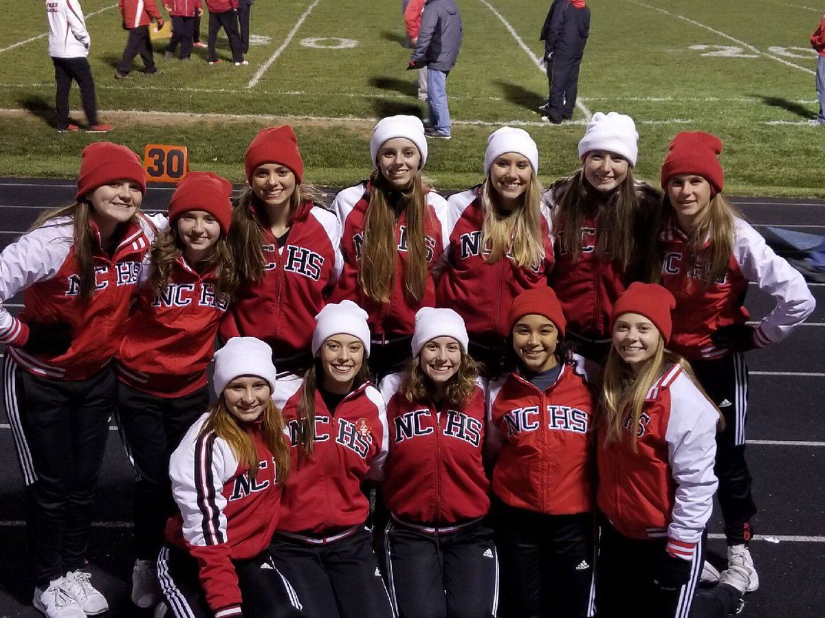 CheerNchs's tweet photo. Cheered our team to Victory Fri night - volunteering at Altar Society brunch Sat AM - love these girls! https://t.co/RKYIB3Mfwx