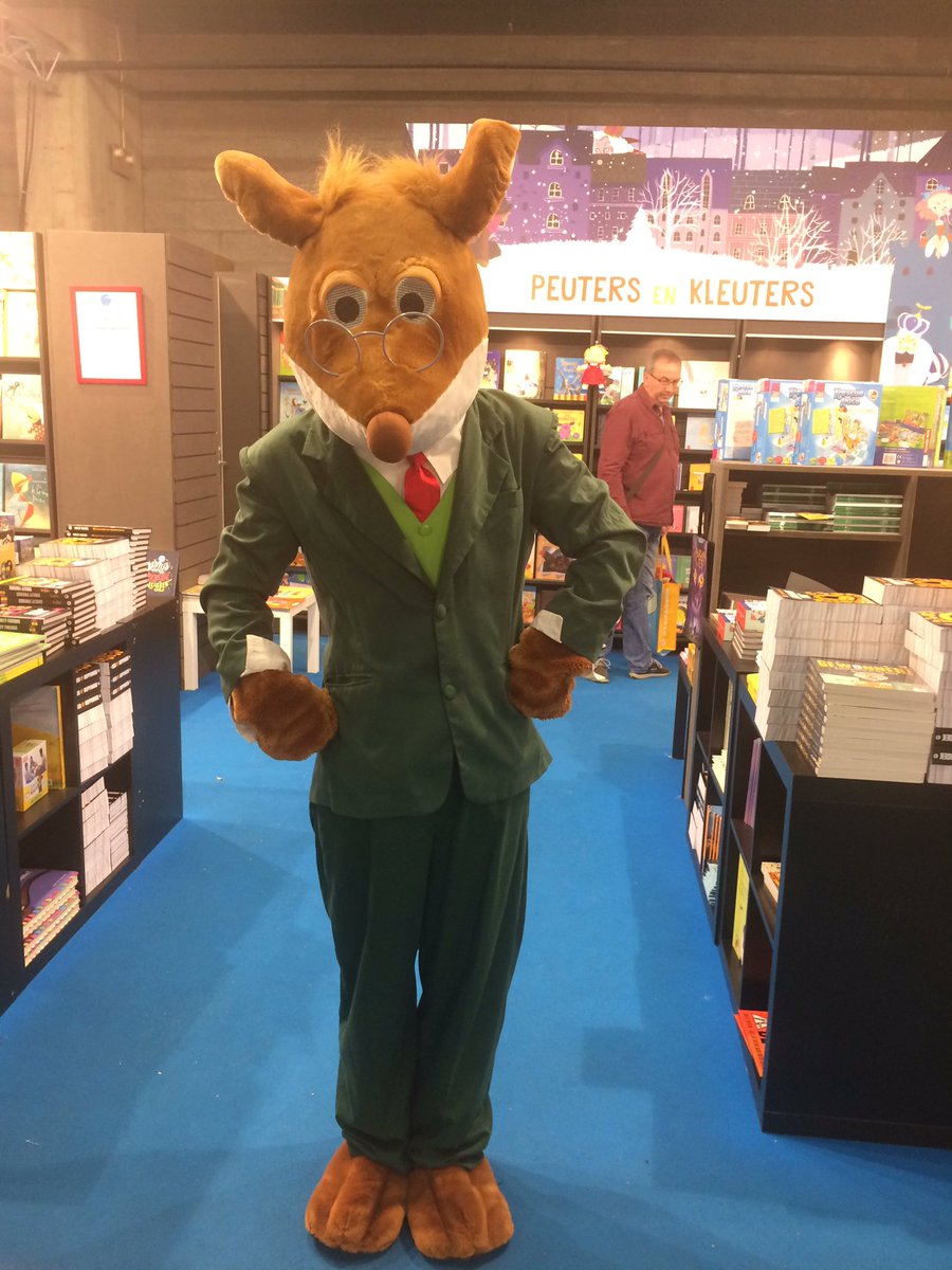 eline_smet's tweet photo. Onderweg nog even gedag zeggen aan mijn collega-journalist Geronimo Stilton, uitgever van 'De Wakkere Muis' #bkb17 #bkb2017 https://t.co/RBdUHjJptC