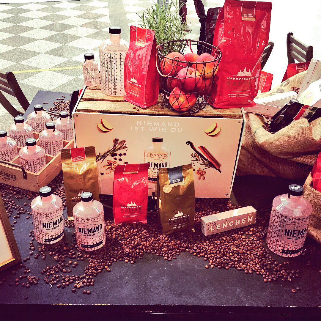 Venture_Villa's tweet photo. Große Eröffnung d. #popupstore von #LenchenLebkuchen, @HannoverKaffee &amp; #NiemandGin #hannovermade #galerieluise #startuphannover #hannover https://t.co/1b9JEjqXwB