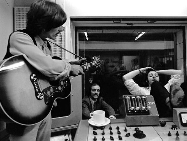 friseuringo's tweet photo. #Teabreack - during the recording sessions at EMI Studios, Abbey Road, London.
#TheBeatles in 1966/67/68 https://t.co/ldPznc5m70