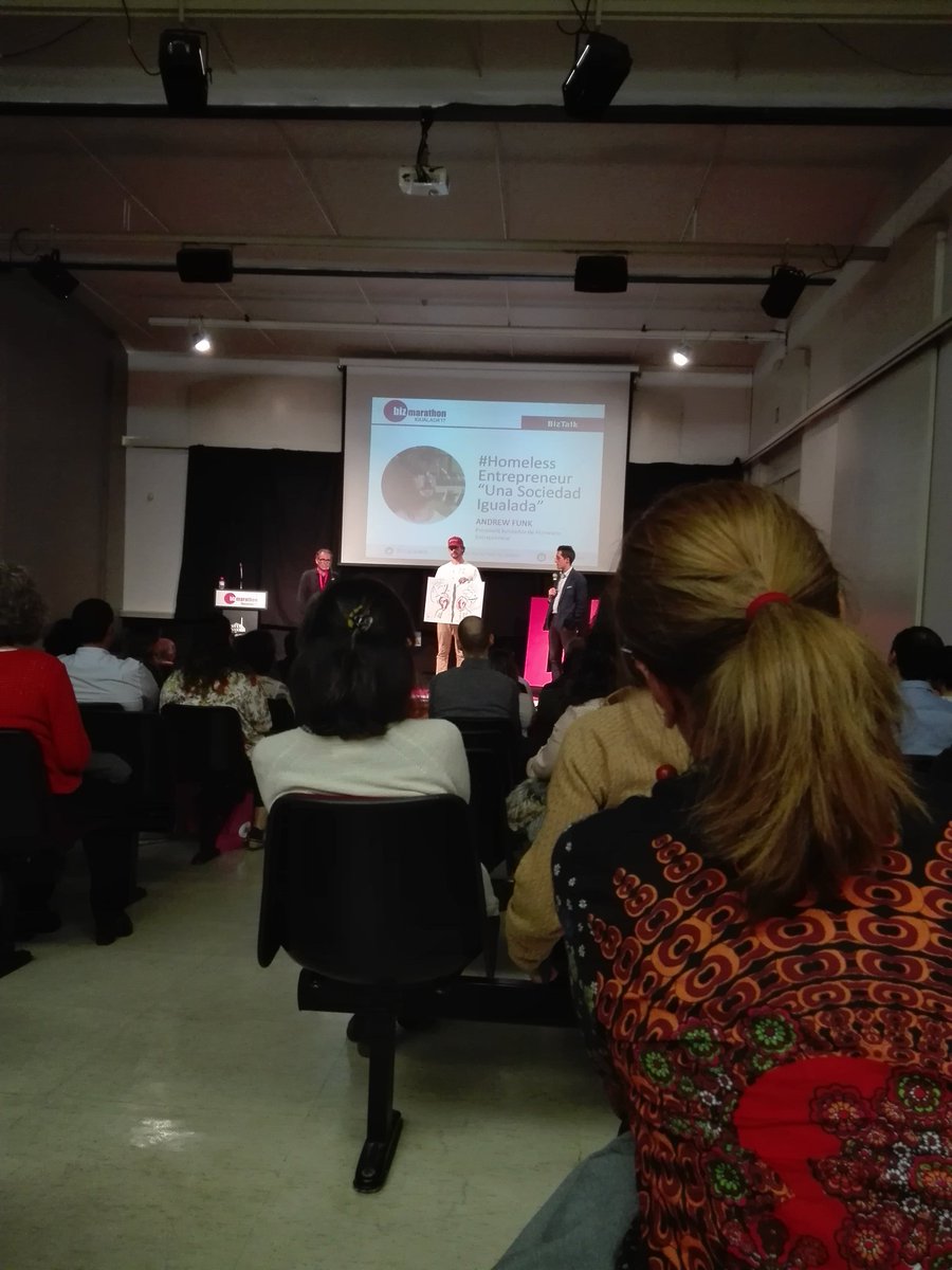 ZoviCaste's tweet photo. De las personas que están sin techo un 15% son mujeres y un 85% son mujeres by @andrewfunkspain #HomelessEnterpreneur #BizMarathon17 https://t.co/RXB6B86xmJ