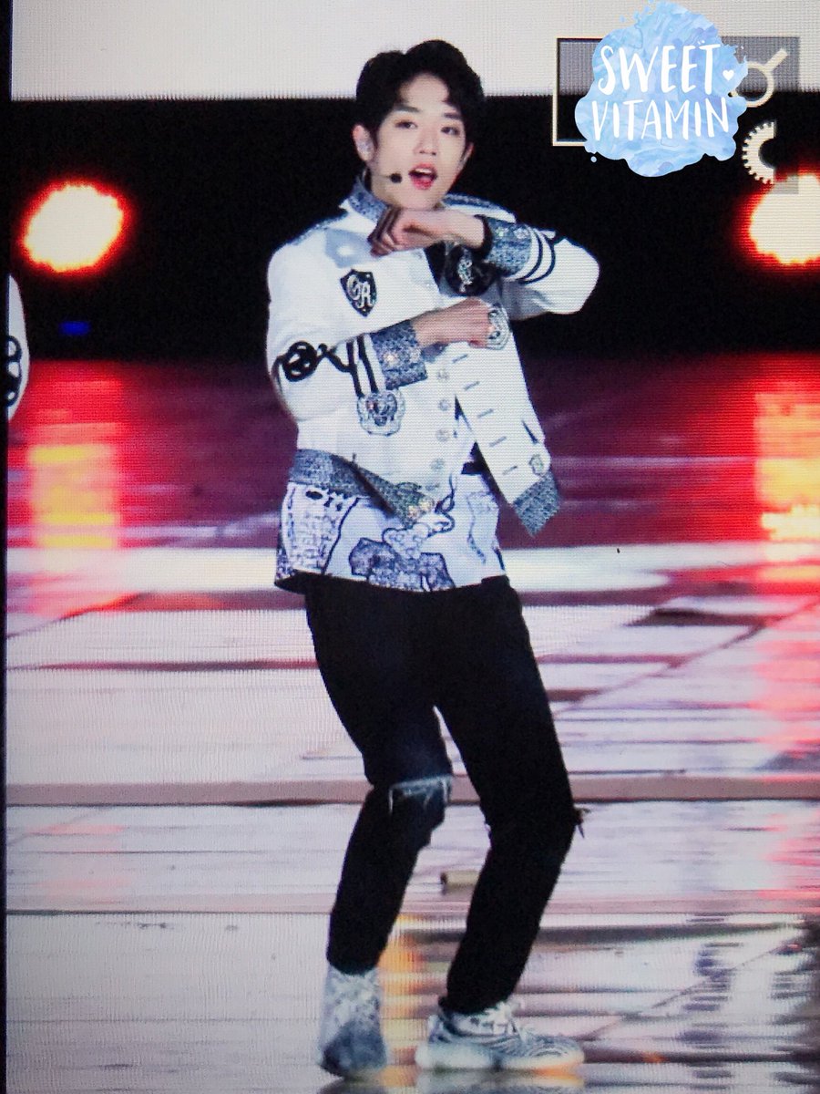 sweetmin1113's tweet photo. 171104 드림콘서트 
#강민 #김강민 #티알씨엔지 #TRCNG 
멋있어 😳 https://t.co/OOwZdOA0e4