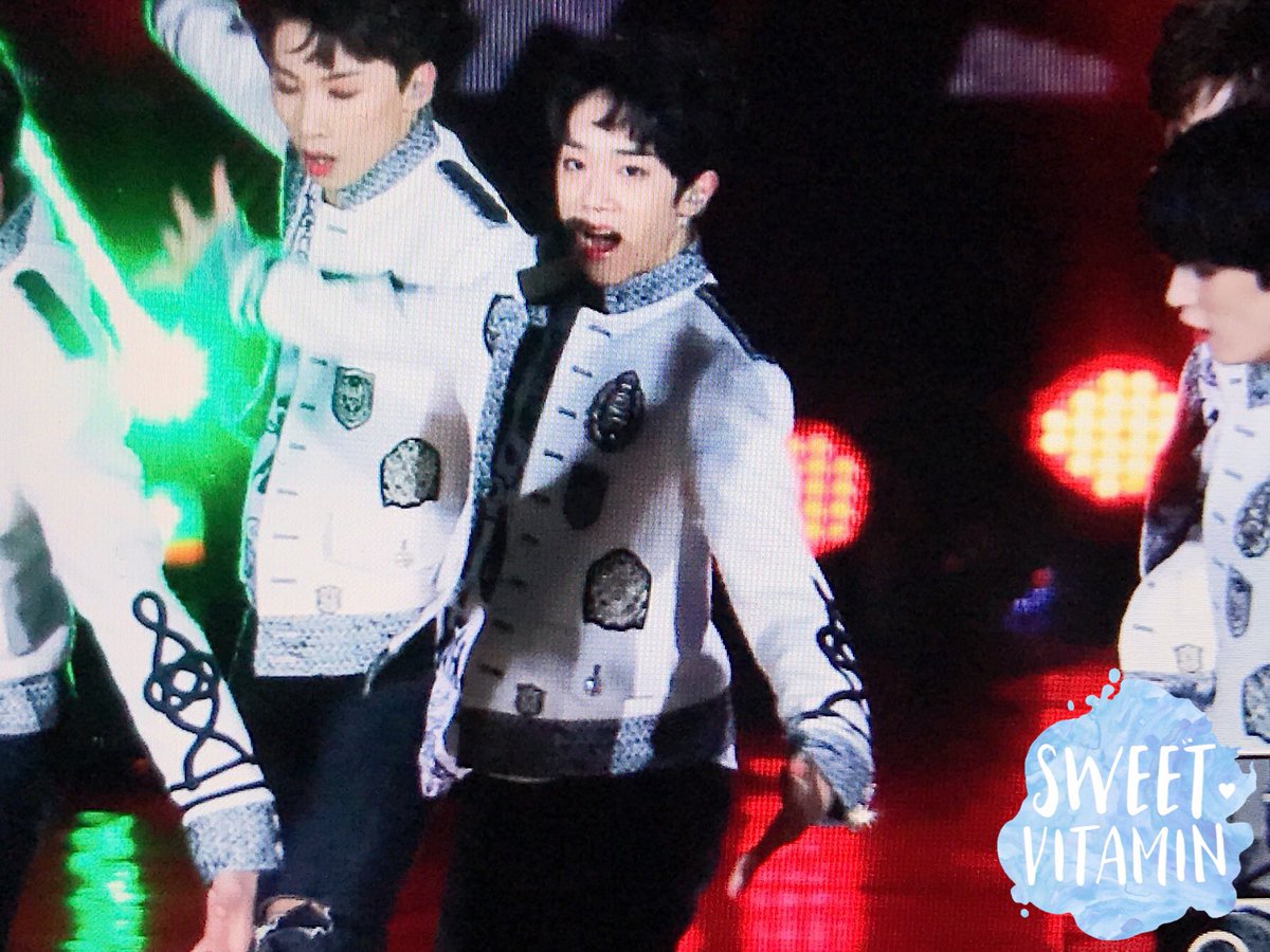 sweetmin1113's tweet photo. 171104 드림콘서트 
#강민 #김강민 #티알씨엔지 #TRCNG 
멋있어 😳 https://t.co/OOwZdOA0e4