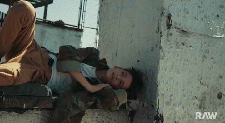 โนอาห์ <a href="/noah_schnapp/">placeholder</a> ถ่ายแบบให้กับ นิตยสาร <a href="/raw/">RAW</a>