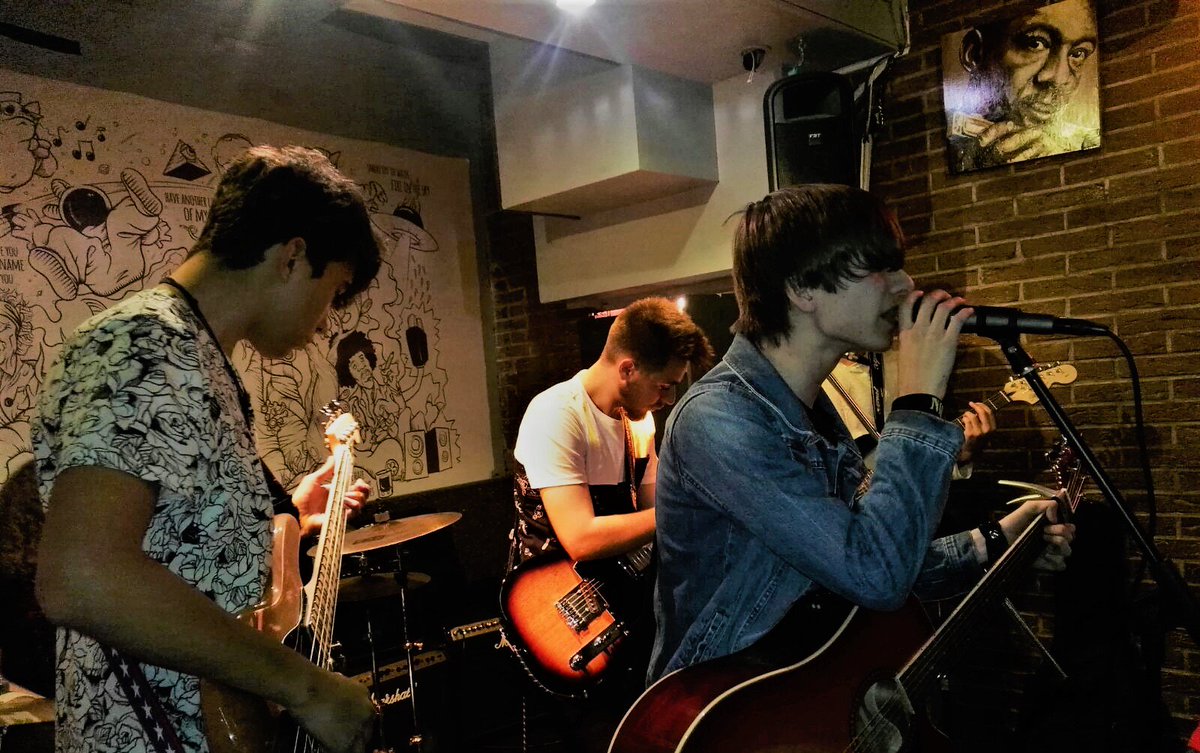 LapsvsMusic's tweet photo. Concierto del pasado sábado 28/10/2017 en El 14 Rock Bar. https://t.co/WPMeyOutCG