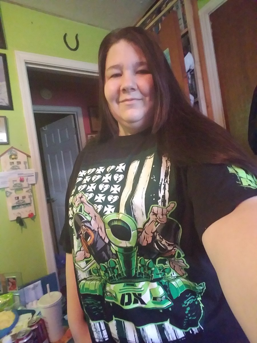 Shellericethanh's tweet photo. I get my dx shrit on i love @TripleH  to  #dx #gameofgame #TripleH https://t.co/yn2IJx8FFR