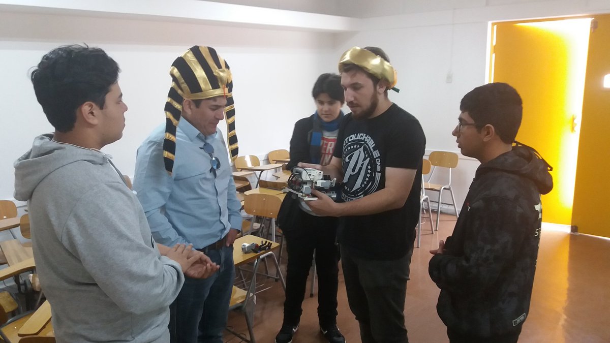 DeLTAUCN's tweet image. #DeLTABot Equipo de Robótica @DeLTAUCN presentando desafíos: valores, proyecto científico y diseño robot en FIRST Lego League.