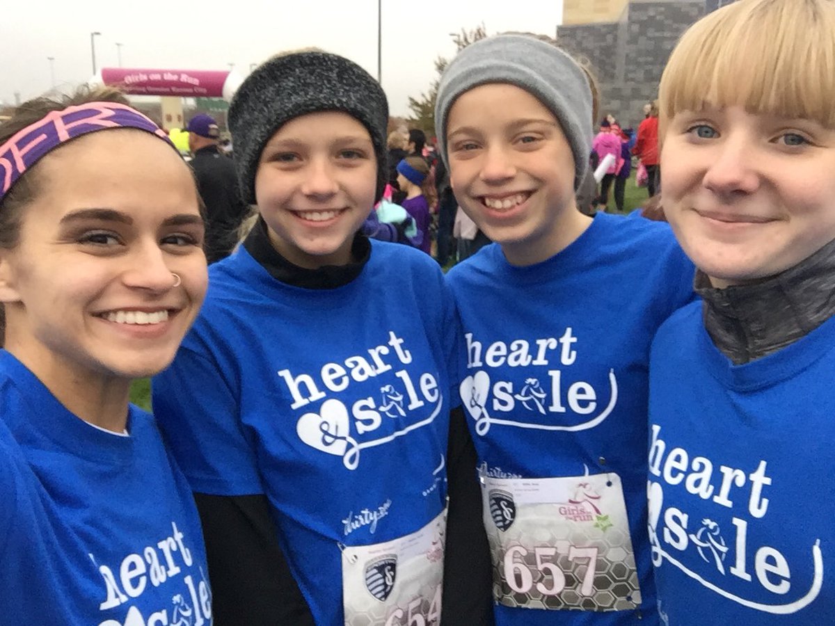 MrsDuddyESMS's tweet photo. These 8th grade girls help out with Girls on the Run and are great role models for the 6th graders!! #esmsimpact https://t.co/xBPVGb2EQZ