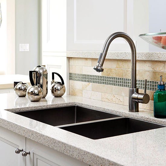 Fix up your kitchen faucet with this easy four-step solution. #homefixes #kitchenrepairs  cpix.me/a/33746191