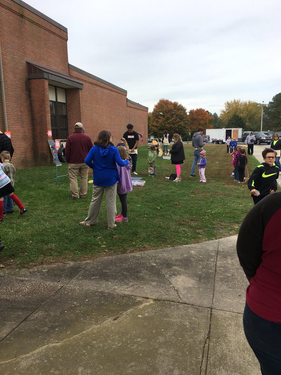rogerbanko's tweet photo. Harvest Festival is in full swing at DES.@CCPS1 https://t.co/ZLXnctCaKm