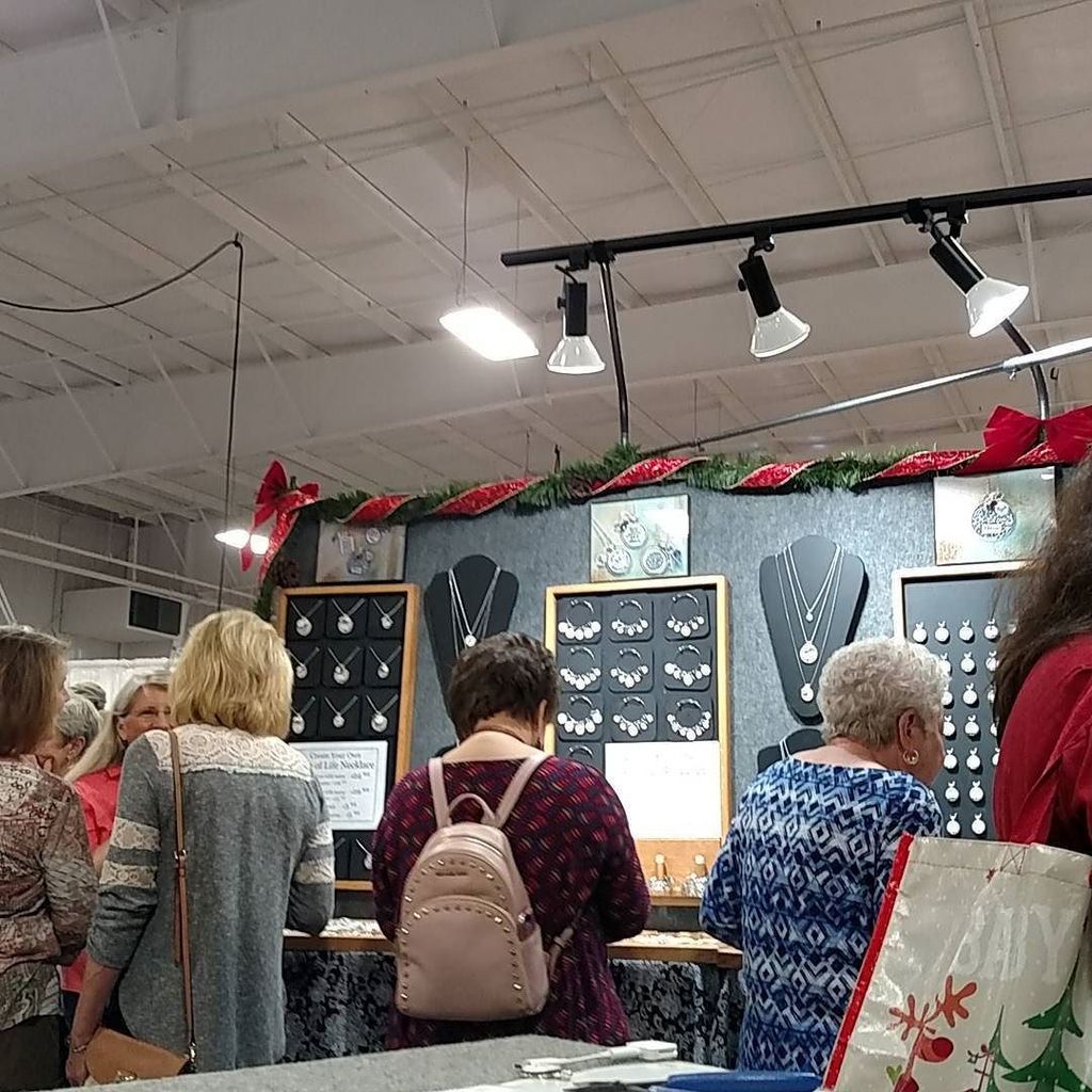 ClayHopeJewelry's tweet photo. We're too busy to sit down here at the #craftsmensclassic in Columbia this weekend! Come by and see us today or tomorrow! https://t.co/4Ou8vCSCaI
