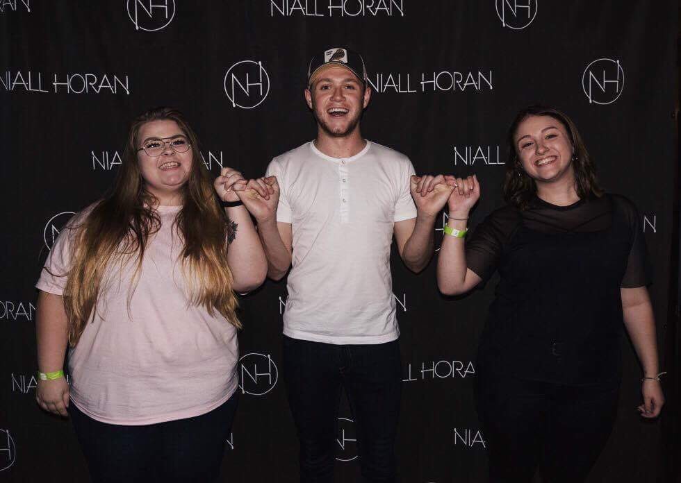 Goldenxxhour's tweet photo. We meet him and he promise to come back to montreal next time ❤️@zapalessia @njhsunlight https://t.co/wcU33fjVBF