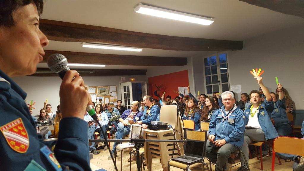pieroflambo's tweet photo. Rencontres nationales et AG 2017 ce week-end à Mazille pour le Mouvement des Flambeaux et Claires Flammes 🔥 https://t.co/VLh9HKYFTq