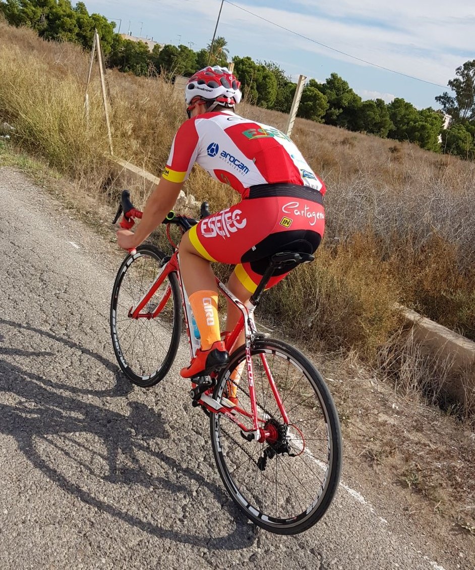 Motivo de alegría... 🤗
Casi 4 meses después de su atropello, <a href="/MarcosHinojosa7/">Marcos Hinojosa</a> recibe el alta médica y comienza a pedalear pensando en 2018!!