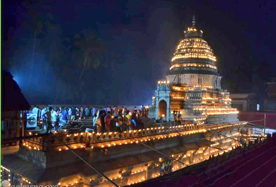 MaheshJoshi_MJ's tweet photo. Wonderful & Beautiful #Deepotasav Photos of Sri #Mahableshwar Temple #SriGokarna !
@Swamy39 @Shankaracarya36
@jagdishshetty @rajalakshmij https://t.co/VnR7Ix0Syb