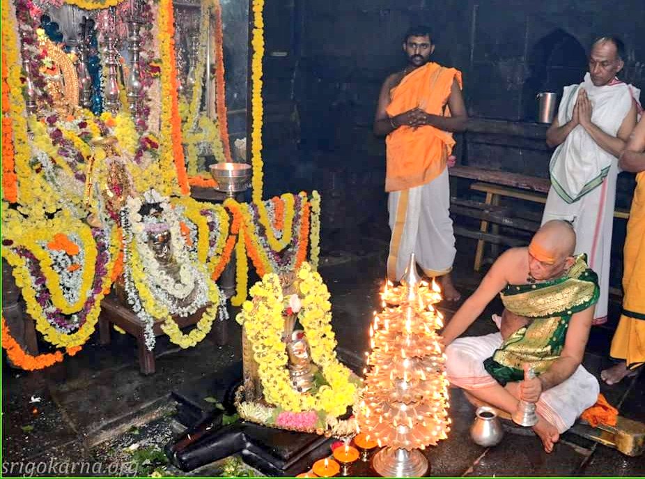 MaheshJoshi_MJ's tweet photo. Wonderful & Beautiful #Deepotasav Photos of Sri #Mahableshwar Temple #SriGokarna !
@Swamy39 @Shankaracarya36
@jagdishshetty @rajalakshmij https://t.co/VnR7Ix0Syb