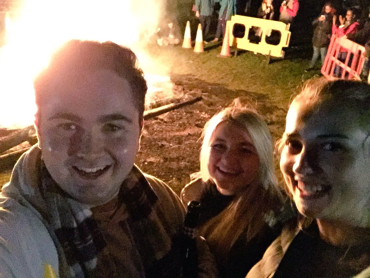 enactusglasgow's tweet photo. Team bonding and bonfires at the @EnactusUK #TW2017 🔥🔥 https://t.co/aAfzrkr1fy