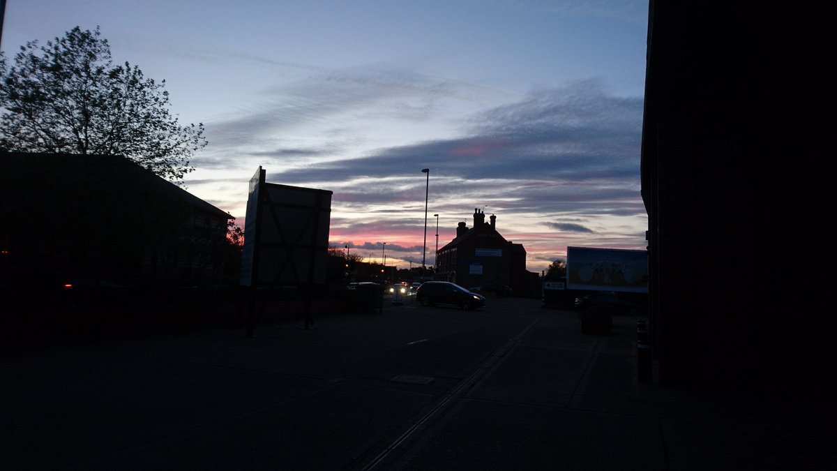 AleAmbler's tweet photo. #Castleford by night https://t.co/sy8xEJBWOy