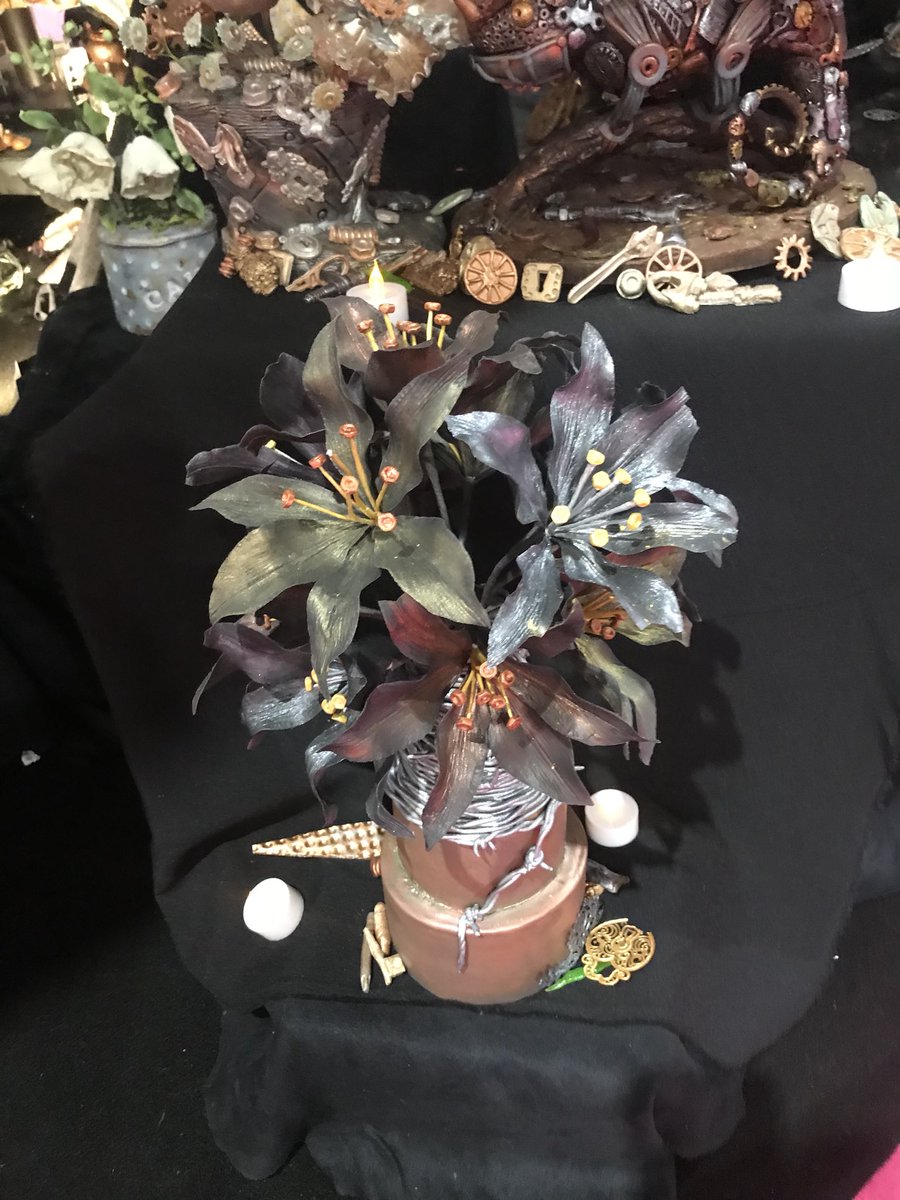 thecakeshows's tweet photo. Some of the incredible detail from @M4gicDragonMach ! Don’t miss the chance to see it live this weekend! https://t.co/dx9k3WYqTi