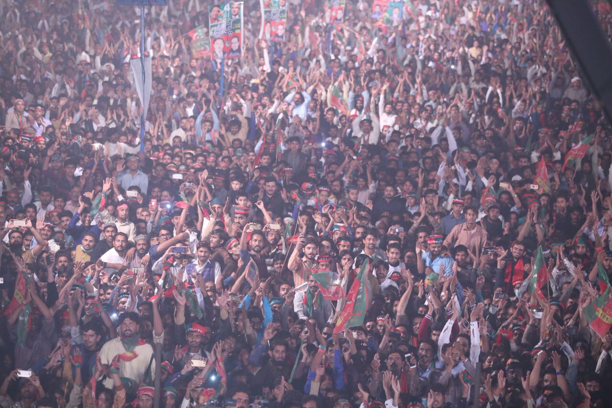 ImranKhanPTI's tweet photo. 3rd jalsa in a row in S Punjab where massive crowds turned up to show support against corrupt status quo. Record crowd at Khanewal today https://t.co/oOiQwW53V4