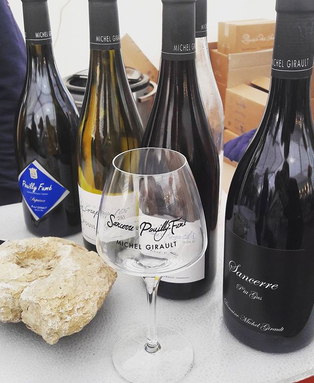ThibaultLh18's tweet photo. A #Floreffe pour le boulot, on retrouve certains de nos clients, venus eux aussi du Berry! #Decover #Artisanat #SalonVinFromage https://t.co/OiJVqpit7G