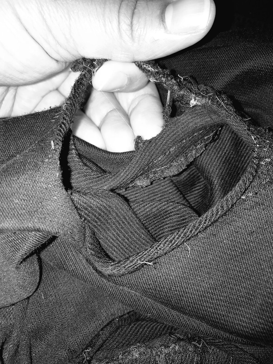 CaptainKimmie's tweet photo. My favorite fucking jeans ripped ๐ญ #bigthighproblems https://t.co/K2kFoHzSQv