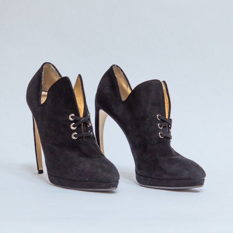 DesignerShare_'s tweet photo. It's the weekend! Step out in style with #DesignerShare. These #WalterSteiger booties will elevate your date night look. #DSDomination https://t.co/hkFgjlOymU